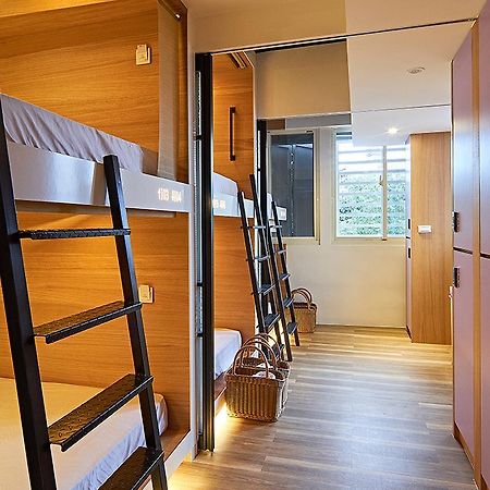 East Hostel Джиаоси Екстериор снимка