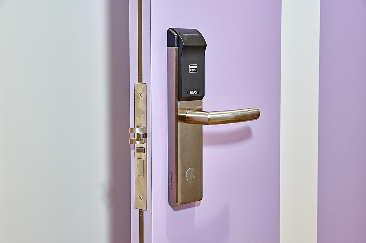 East Hostel Джиаоси Екстериор снимка