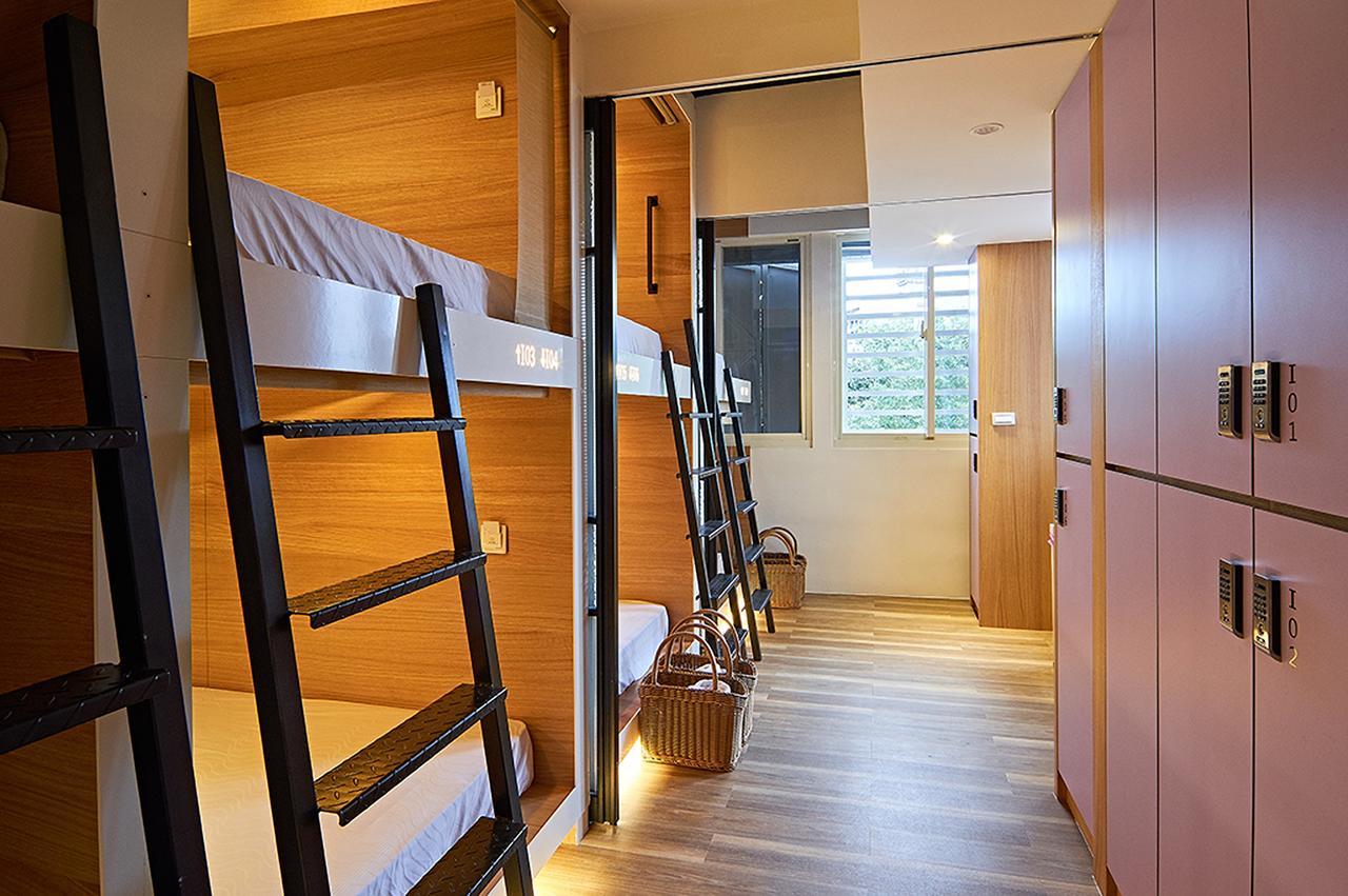 East Hostel Джиаоси Екстериор снимка