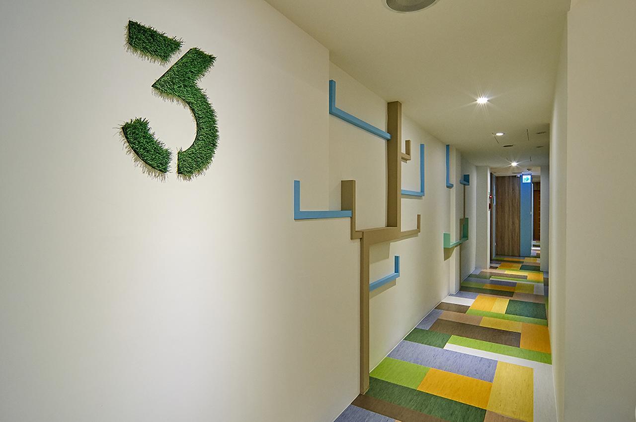 East Hostel Джиаоси Екстериор снимка