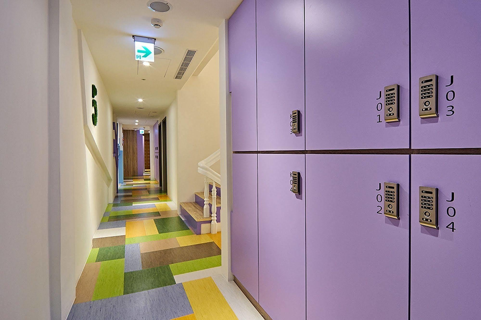 East Hostel Джиаоси Екстериор снимка