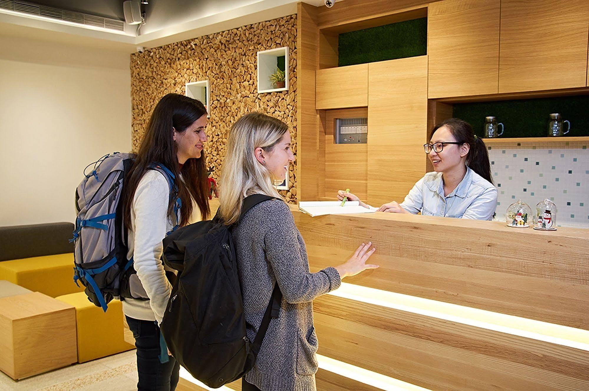East Hostel Джиаоси Екстериор снимка