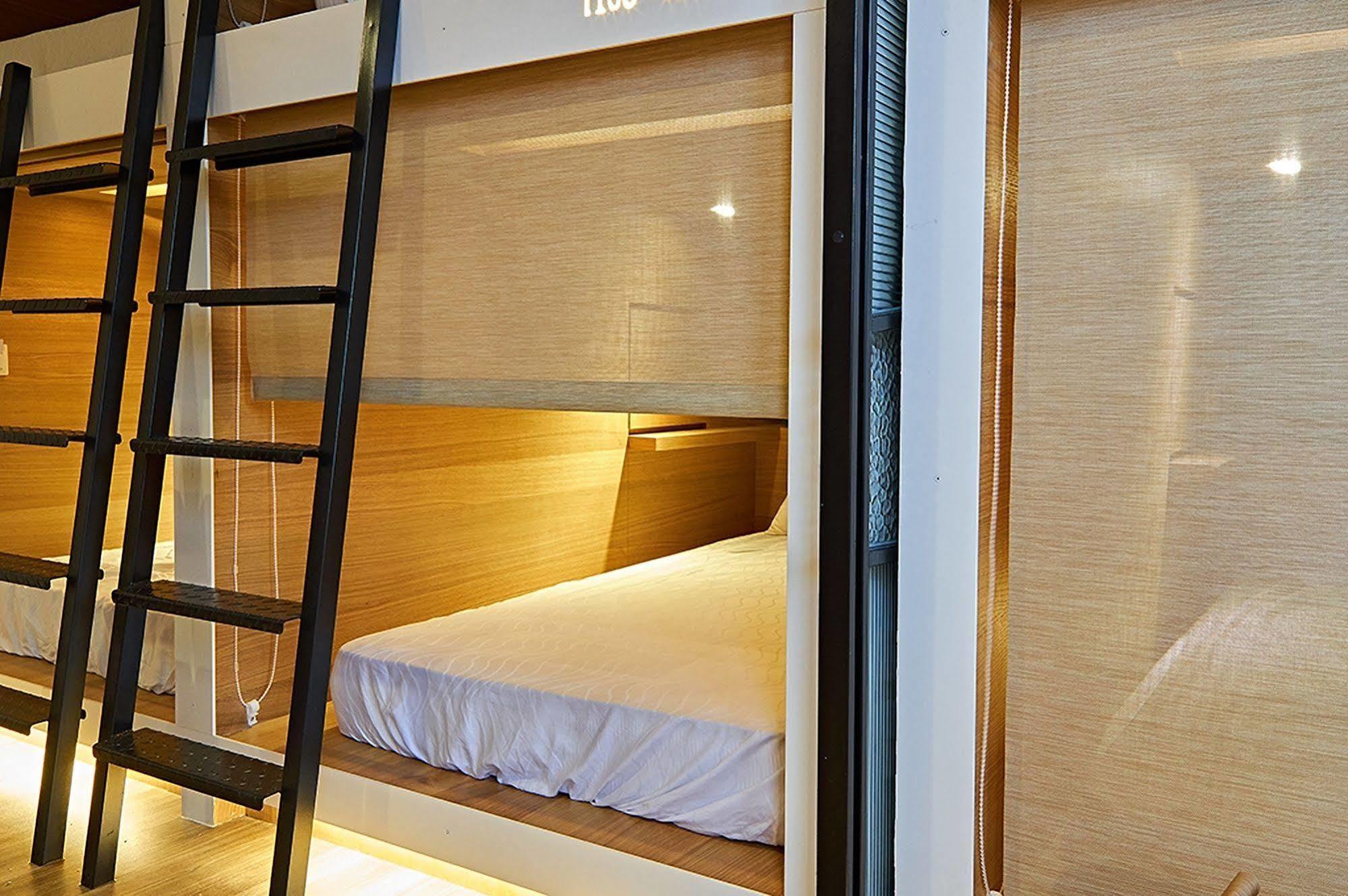 East Hostel Джиаоси Екстериор снимка