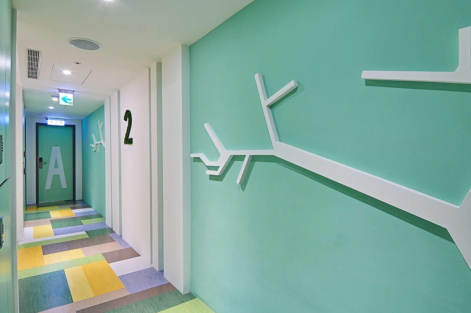 East Hostel Джиаоси Екстериор снимка
