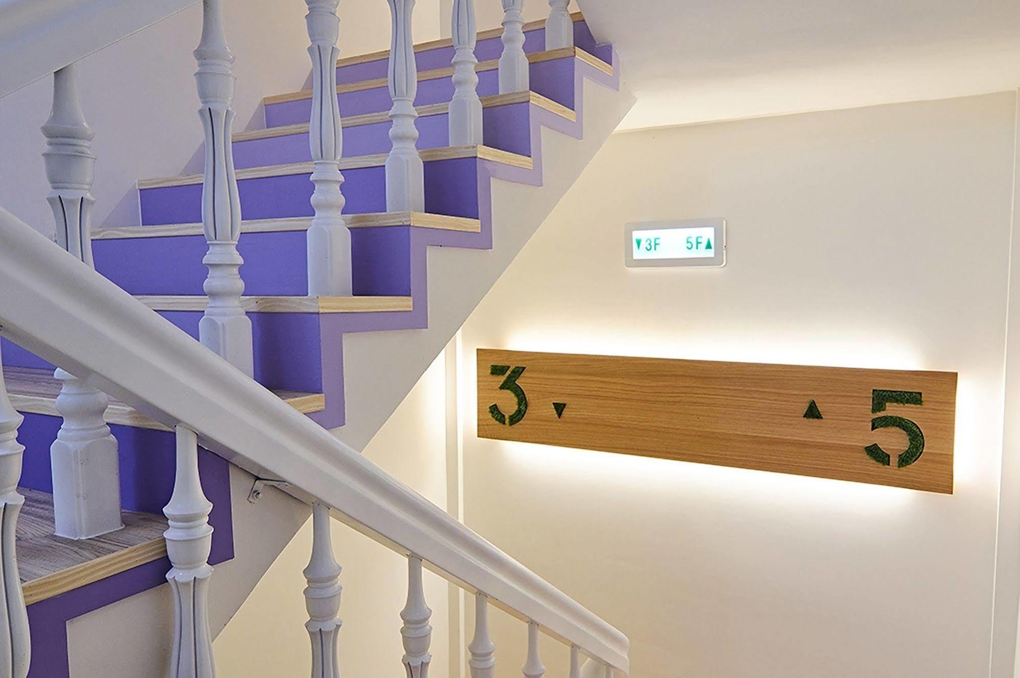 East Hostel Джиаоси Екстериор снимка