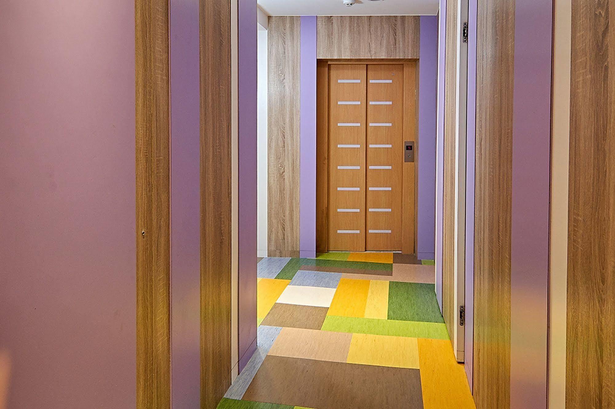 East Hostel Джиаоси Екстериор снимка