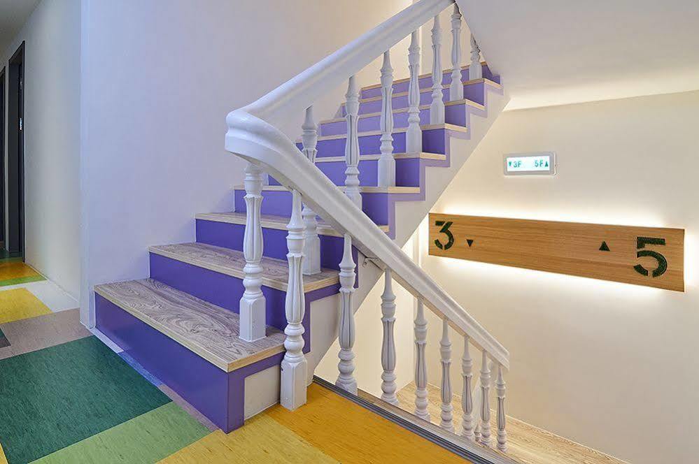 East Hostel Джиаоси Екстериор снимка